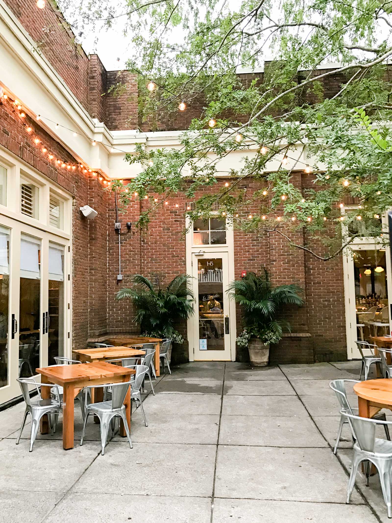 best Italian restaurant in Charleston | le farfalle | where to eat in Charleston | every day joie by elle bowesbest Italian restaurant in Charleston | le farfalle | where to eat in Charleston | every day joie by elle bowes
